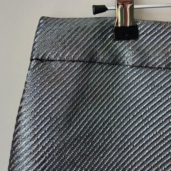 Women's Size 8 Metallic Mini Skirt | Lined | Silver | H&M | Back Zipper | NYE - Picture 2 of 9
